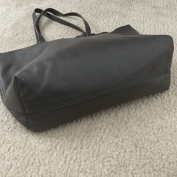 Cuyana Soft Pebbled Tote in Grey - Picture 3 of 11